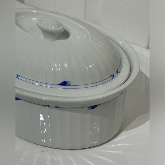 Spode  Fine Oven China  Covered  Casserole 2.5 Quart/ Oven to Table/ Oblong - Picture 4 of 10